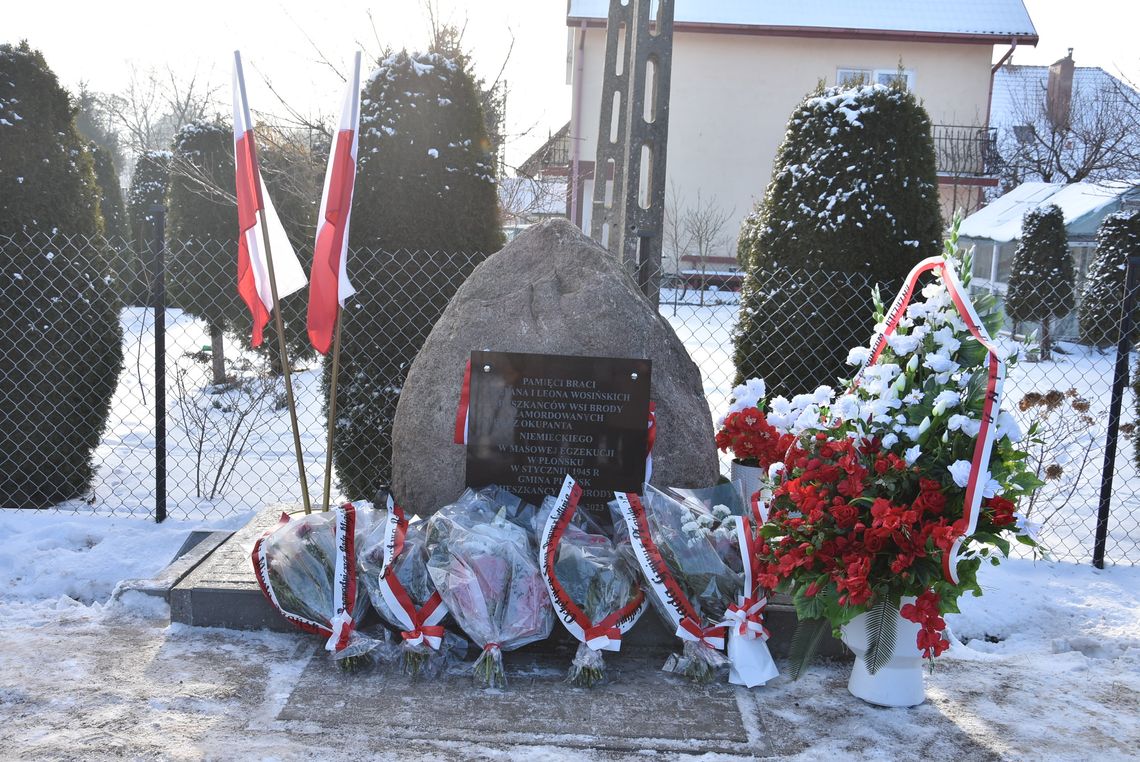 Tablicę braci Wosińskich zamordowanych przez Niemców odsłonięto w Brodach