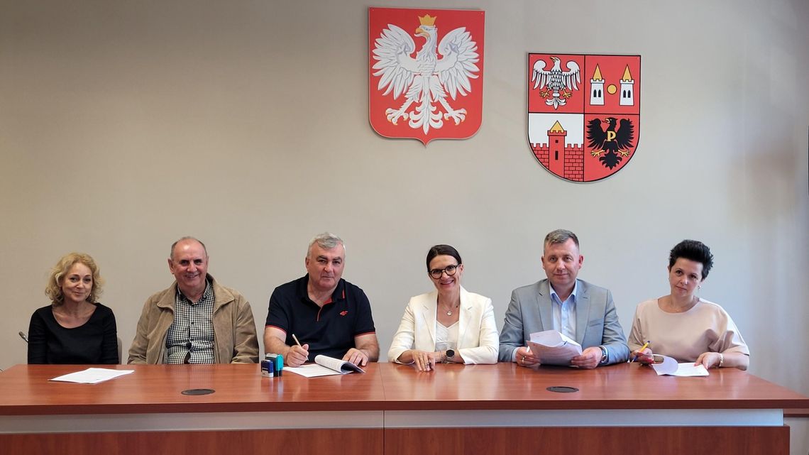 Termomodernizacja ZS2 i CKZ w Płońsku kosztować będzie 10 mln zł. Umowy z wykonawcą już podpisane