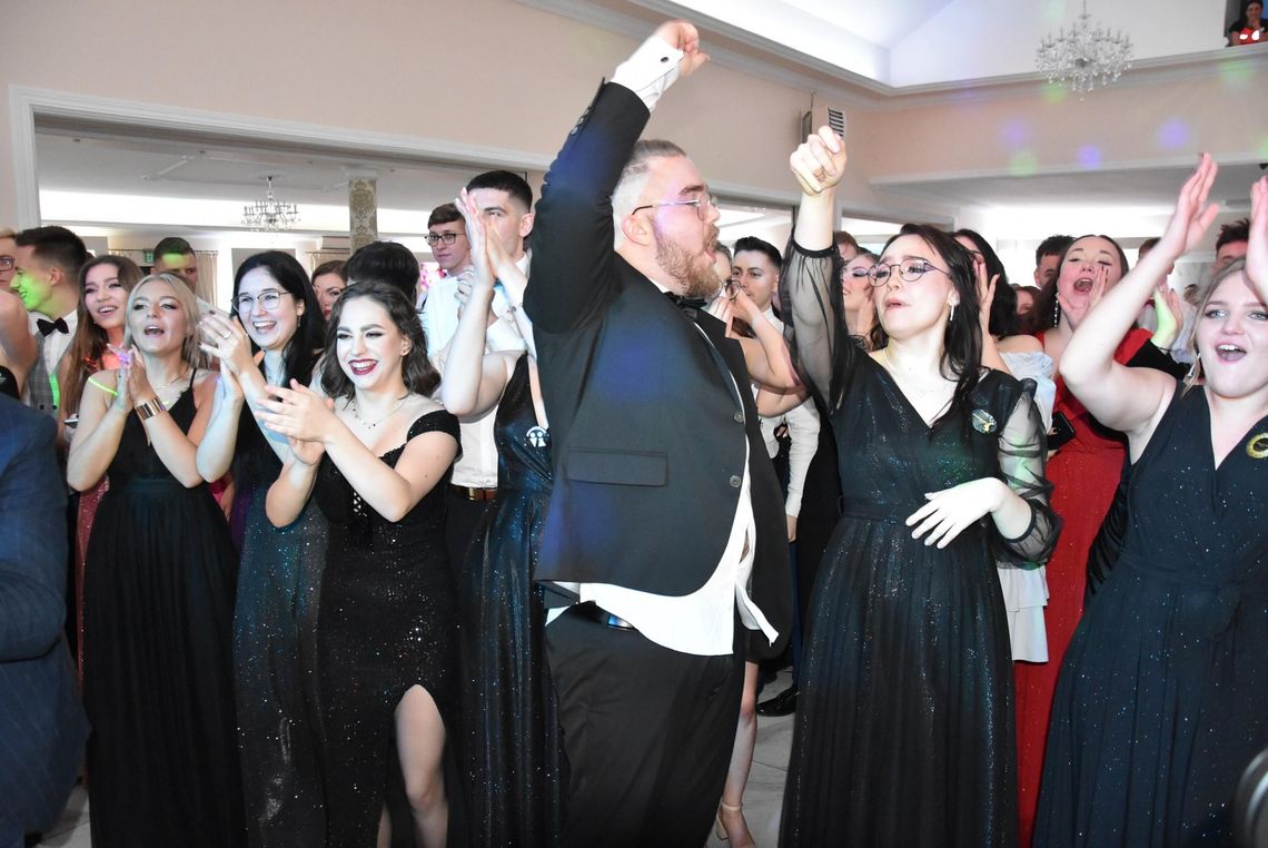 To był piękny bal. Teraz już tylko matura