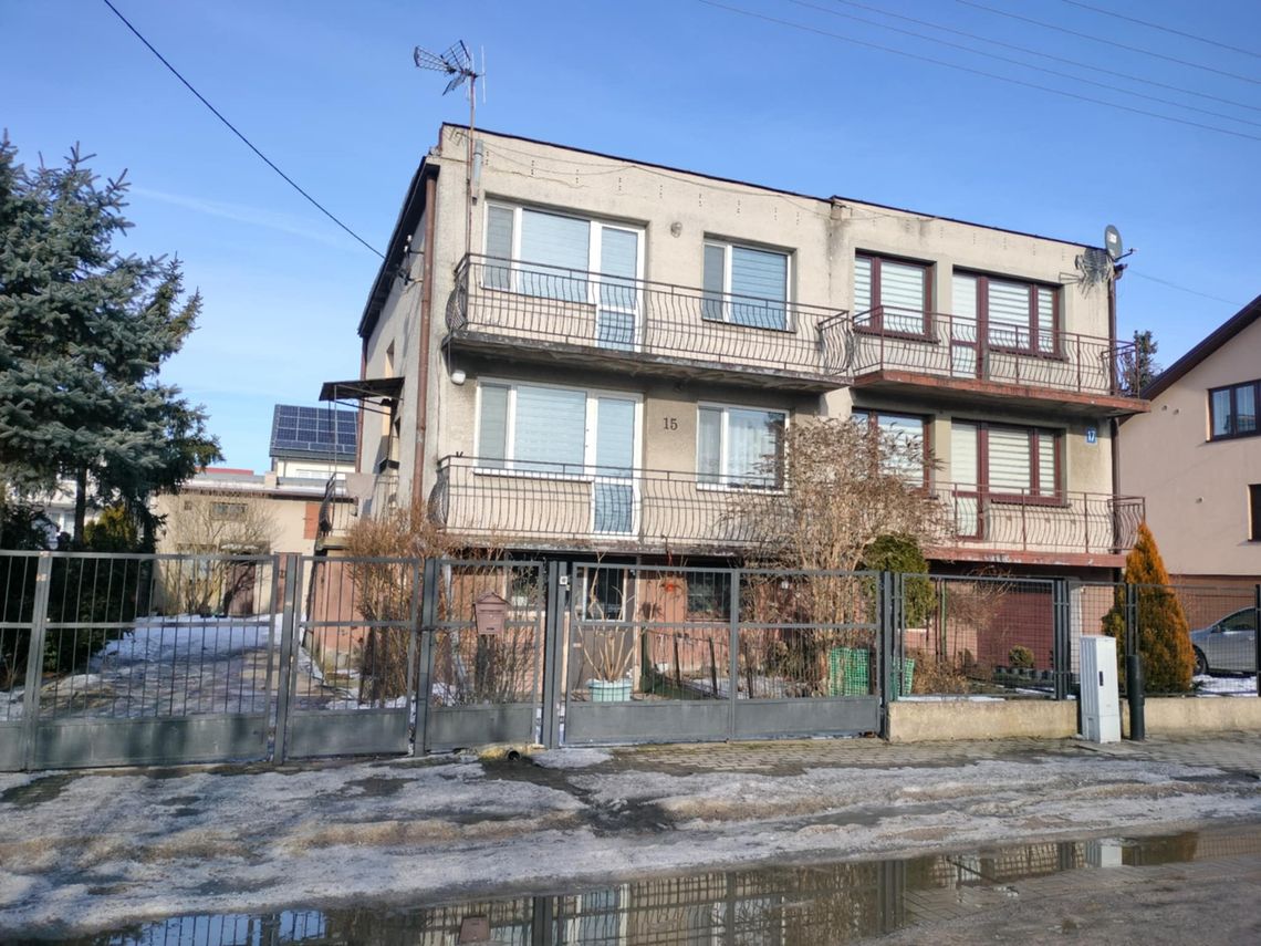 „To nie dzieje się naprawdę”. Mieszkańcy w szoku po podwójnym morderstwie w Raciążu