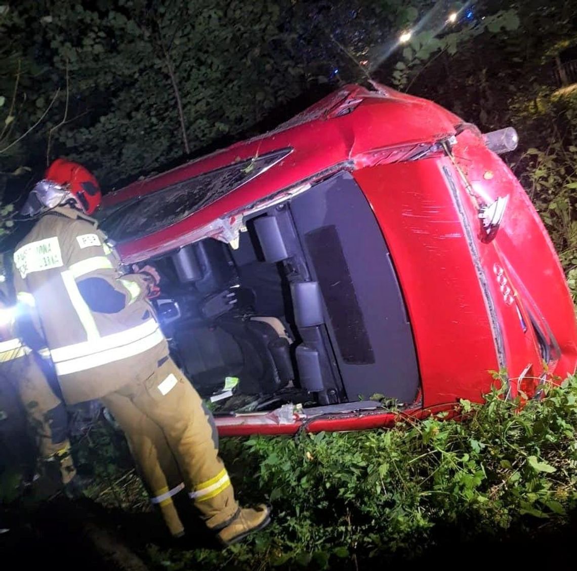 Tragiczny wypadek drogowy, zginął 18-letni kierowca, pasażerka w ciężkim stanie