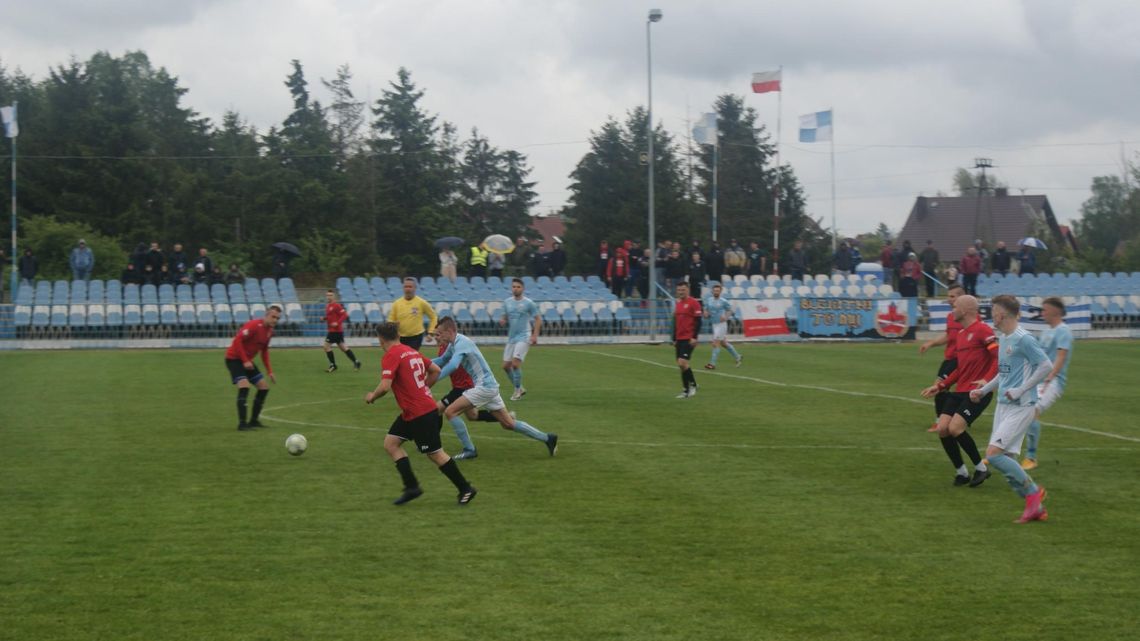 Trzy punkty u siebie. Błękitni Raciąż pokonali MKS Ciechanów 1:0 