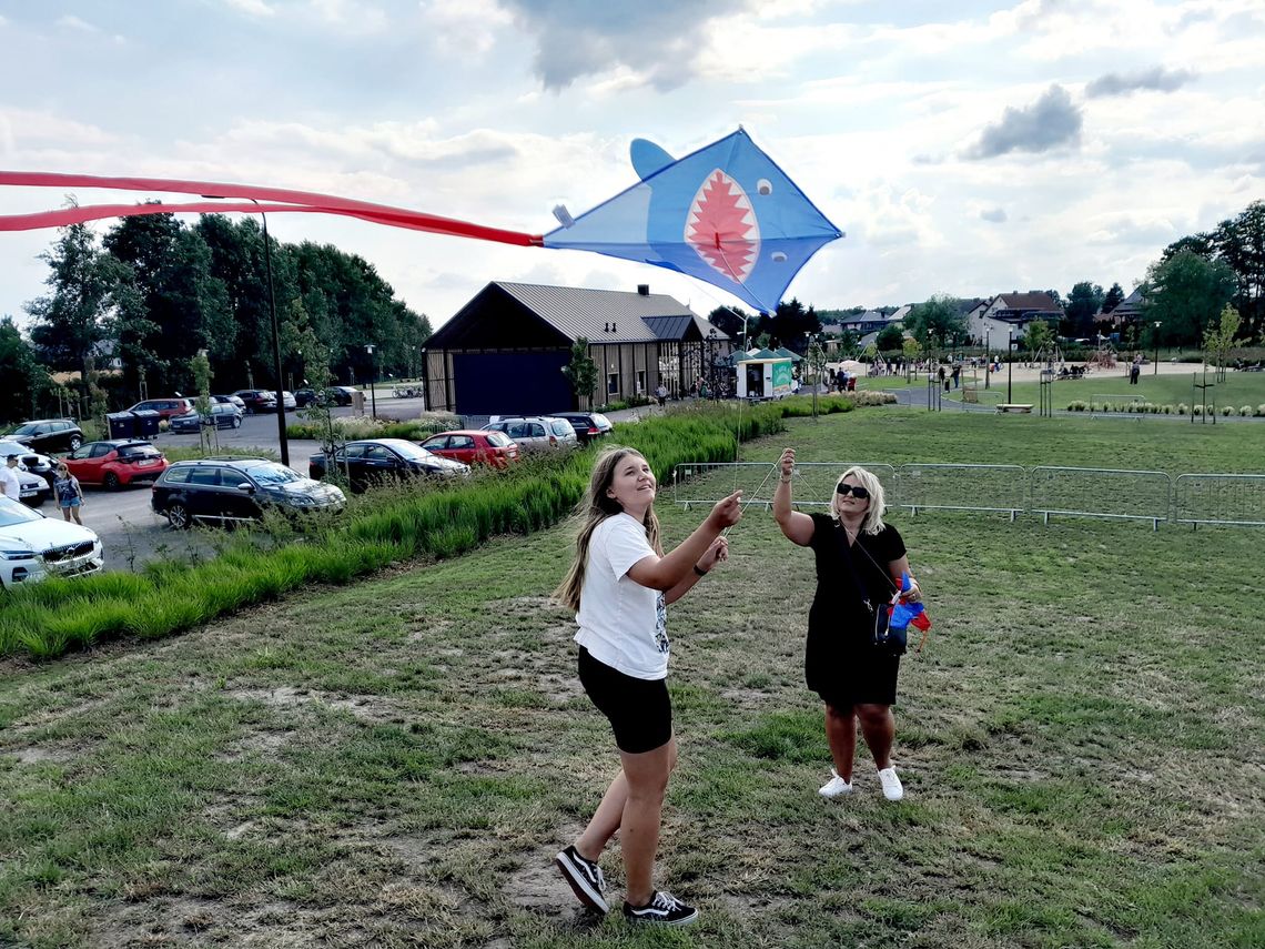 Tworzyli podniebne konstrukcje. Udany Festiwal Latawców pod Ciechanowem