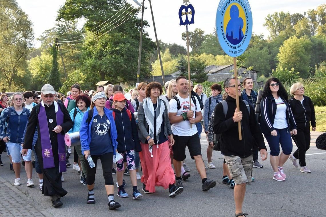 Tym razem już nie sztafeta. Piesza pielgrzyma z Płocka wraca do tradycyjnej formy