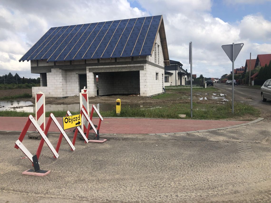 Uciążliwy objazd daje się we znaki mieszkańcom. To już ostatnie tygodnie prac na nowej obwodnicy Uciążliwy objazd daje się we znaki mieszkańcom. To już ostatnie tygodnie prac na nowej obwodnicy