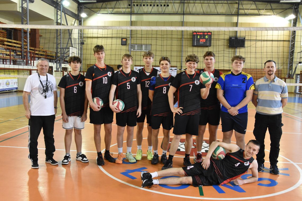 Uczniowie I LO mistrzami Płońska w siatkówce