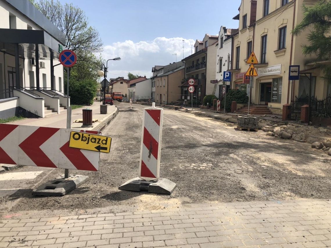 Ul. Warszawska w Płońsku zamknięta jeszcze przez nawet 3 tygodnie. Mieszkańcy skarżą się na problemy w dojazdach do posesji Ul. Warszawska w Płońsku zamknięta jeszcze przez nawet 3 tygodnie. Mieszkańcy skarżą się na problemy w dojazdach do posesji