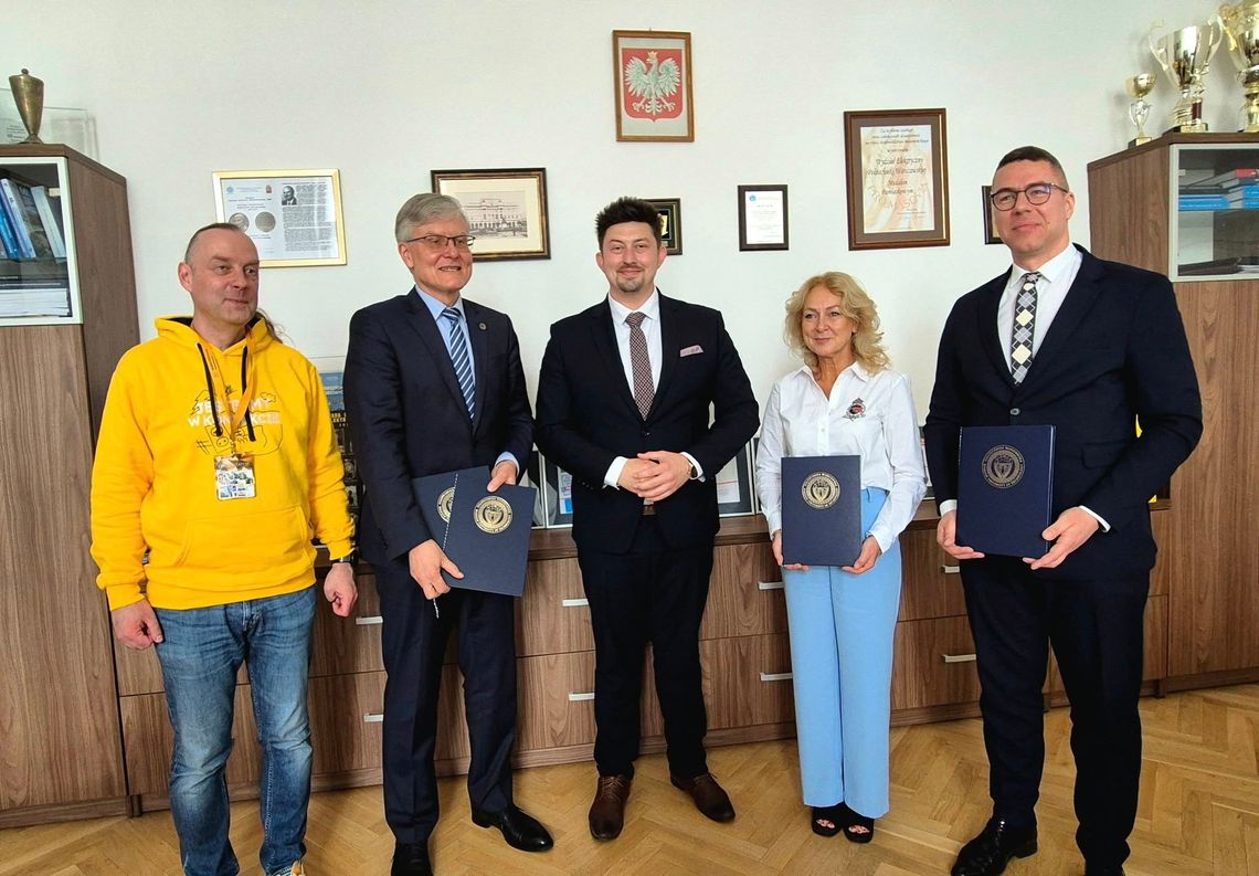 Umowa dwóch płońskich szkół z wydziałem elektrycznym Politechniki Warszawskiej