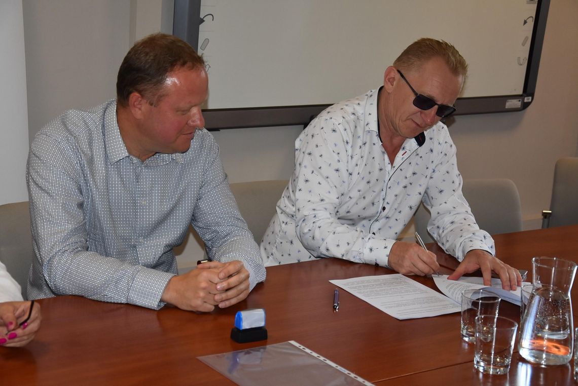 Umowa na przebudowę drogi podpisana Umowa na przebudowę drogi podpisana