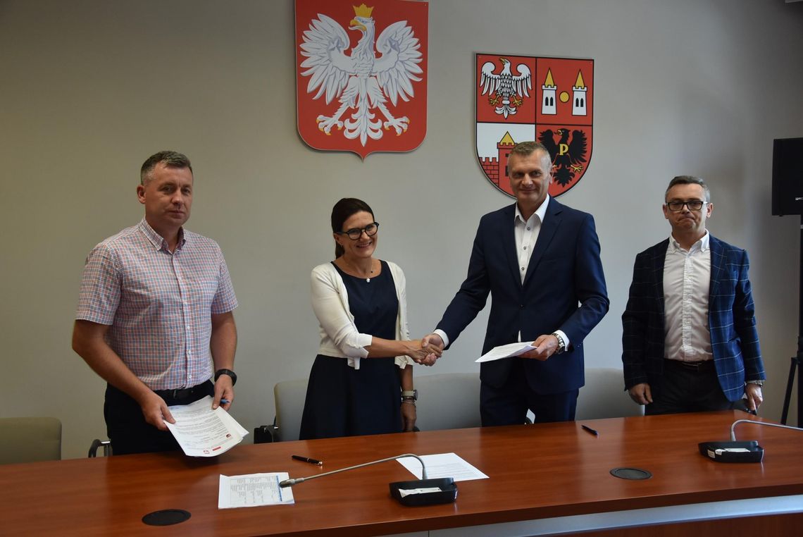 Umowa na zagospodarowanie terenu wokół hali sportowej