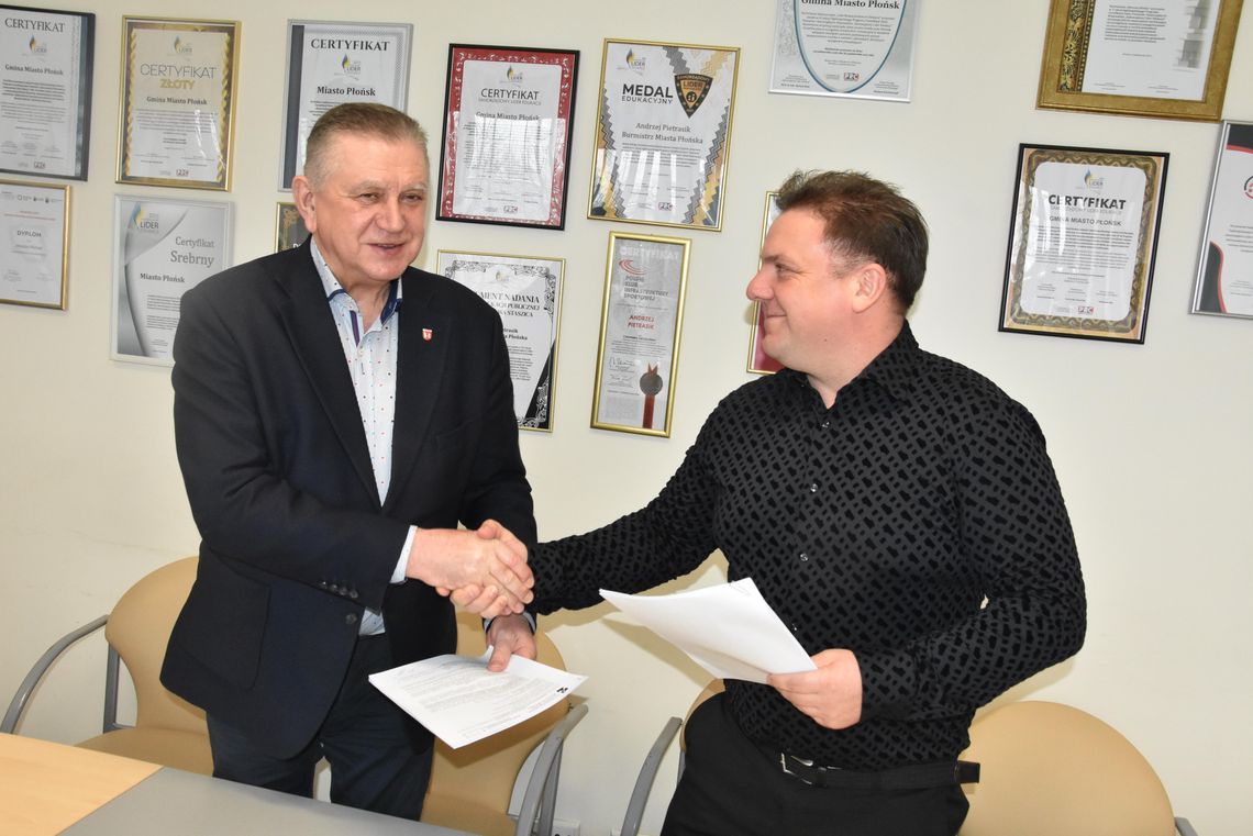 Umowa podpisana. Duże zmiany w Parku Konstytucji 3 Maja w Płońska