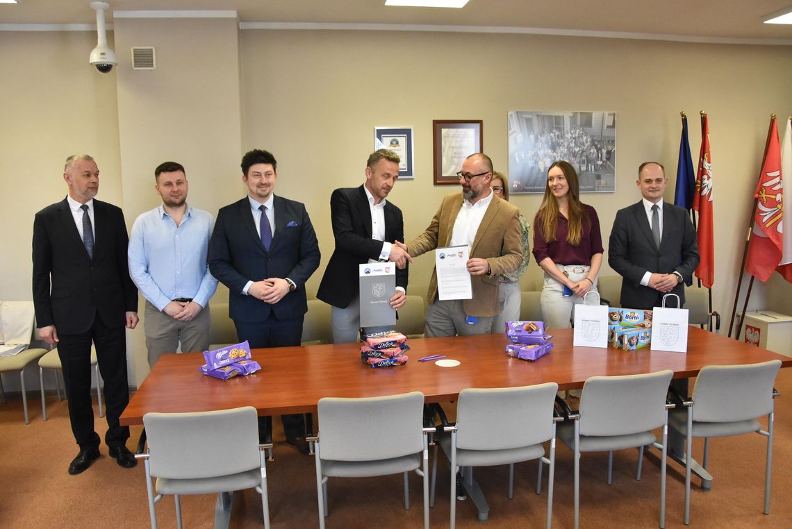 Umowa z firmą Mondelez podpisana. Skorzystają uczniowie jednej z płońskich szkół