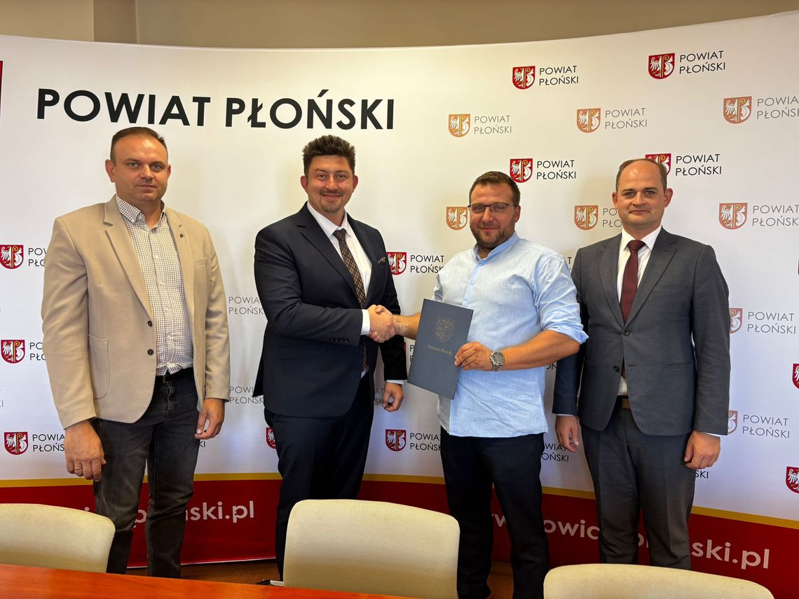 Umowy podpisane. Pięć odcinków dróg na terenie powiatu płońskiego zostanie zmodernizowanych