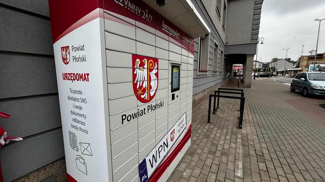 Urzędomat już stoi przed starostwem w Płońsku. Wkrótce zostanie uruchomiony