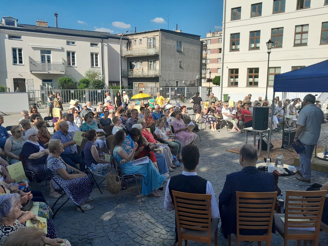 W Ciechanowie śpiewali znane kawałki z lat 20. i 30. Za nami kolejna biesiada biblioteczna