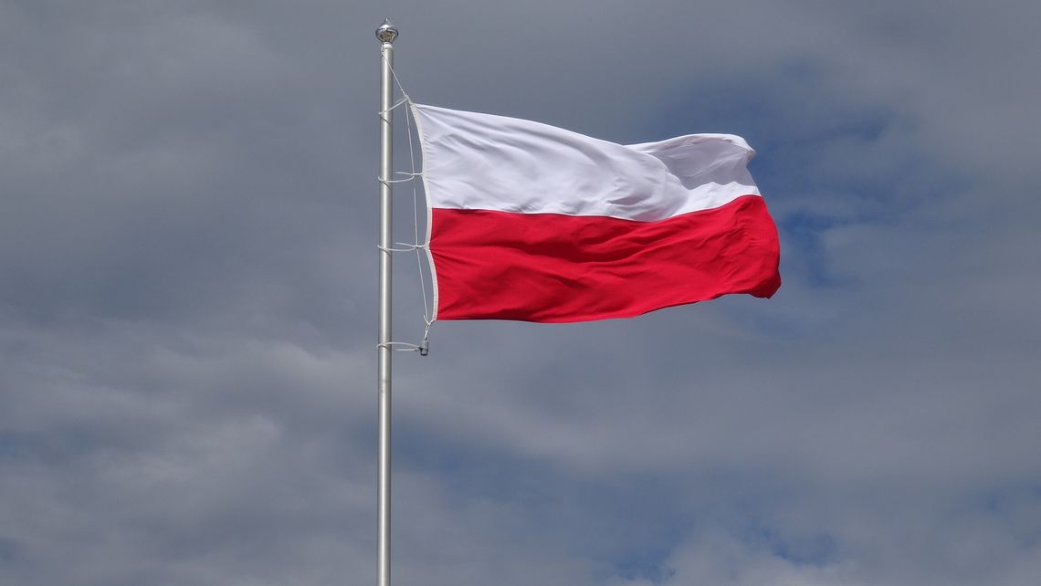 W Nasielsku można otrzymać  flagę. Biało-czerwone rozdaje urząd. Co trzeba zrobić?