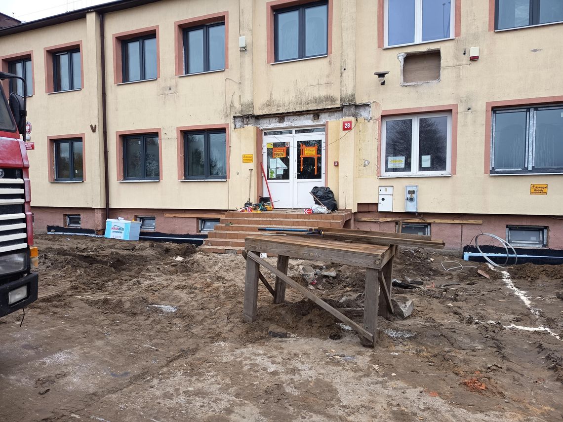 W oczekiwaniu na budynek z XXI w. Urząd Gminy w Dzierzążni przechodzi gruntowną modernizację