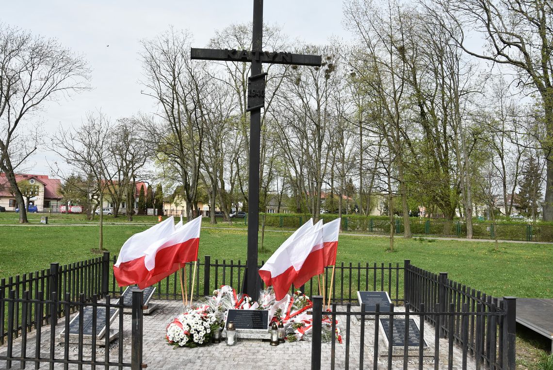 W Płońsku oddano hołd zmarłym w Katyniu i Smoleńsku
