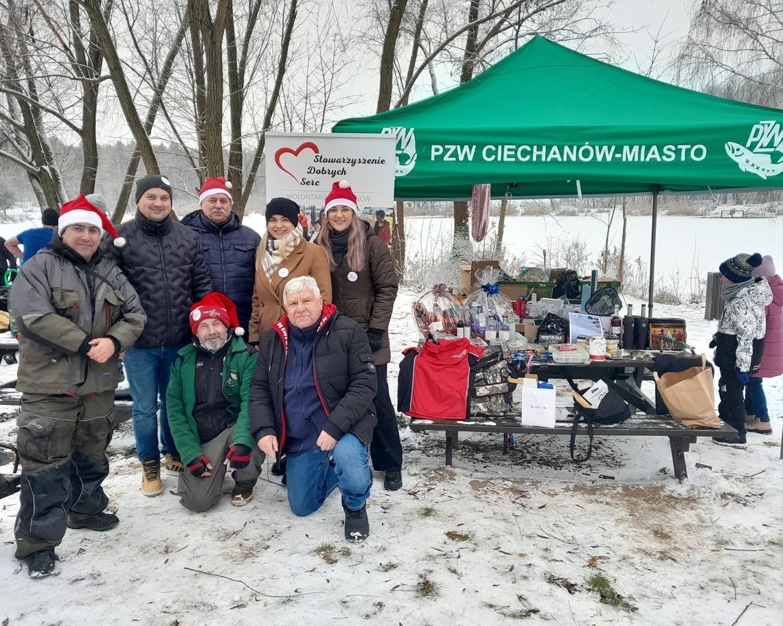 Wędkowali i morsowali w Ciechanowie. Charytatywne zawody mikołajkowe na rzecz małej Oli