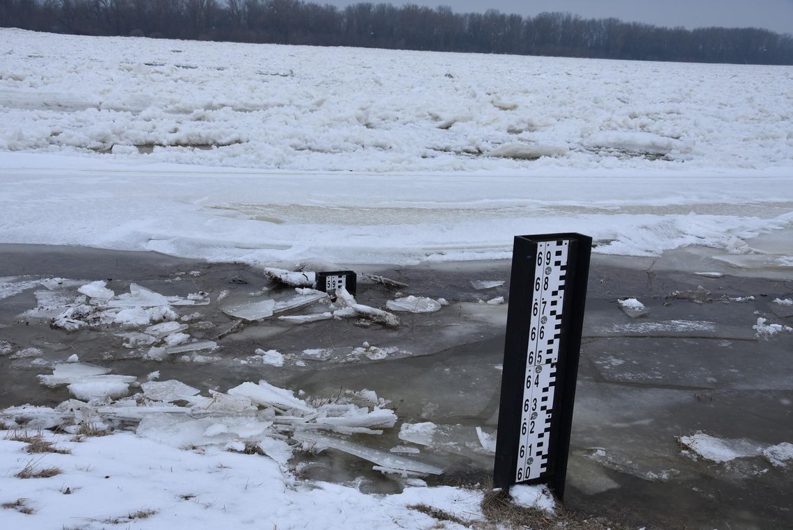 Wisła balansuje na granicy stanu alarmowego