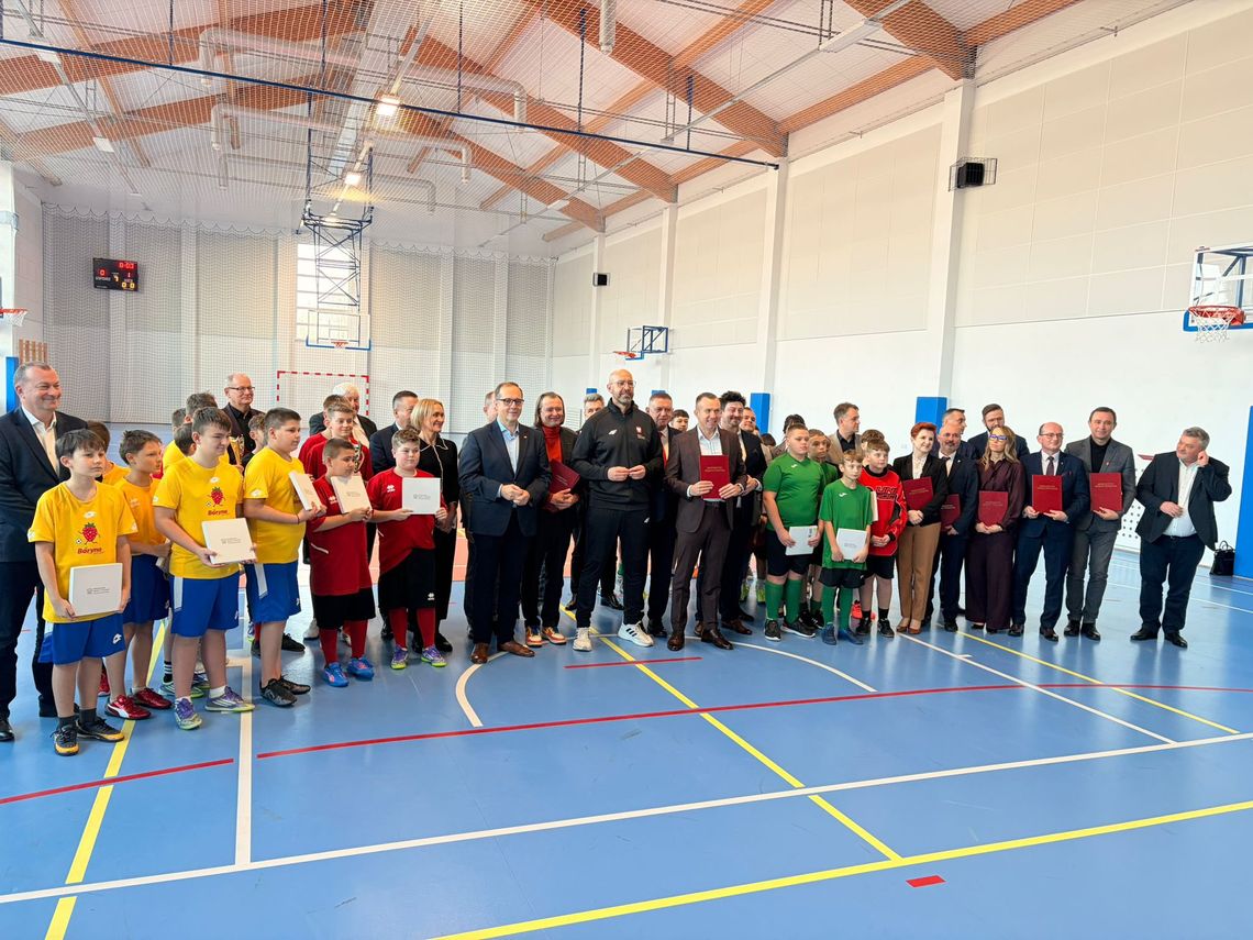 Wizyta Ministra Sportu i dotacje na budowę dwóch orlików w gminie Załuski