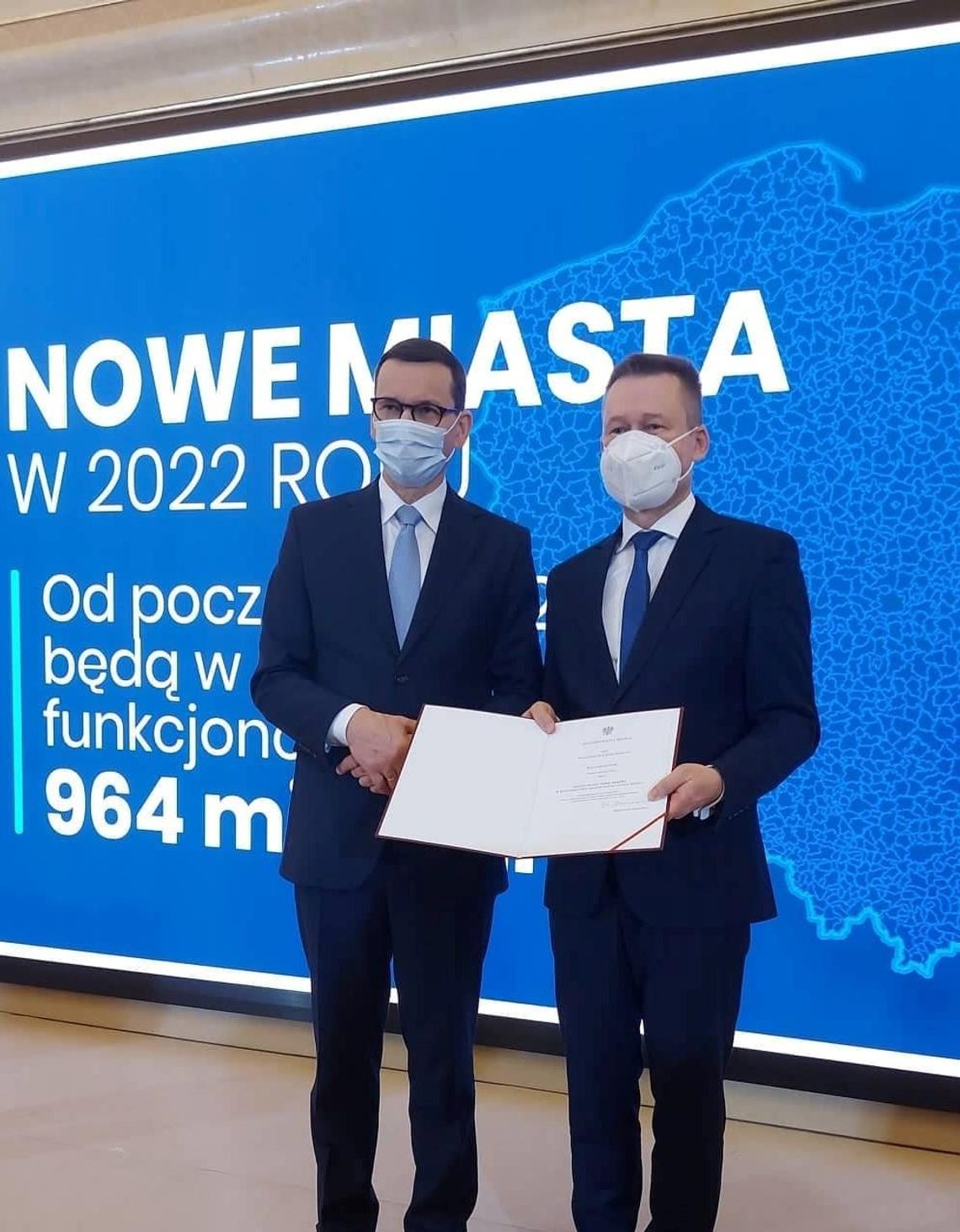 Wójt odebrał z rąk premiera akt nadania statusu miasta 