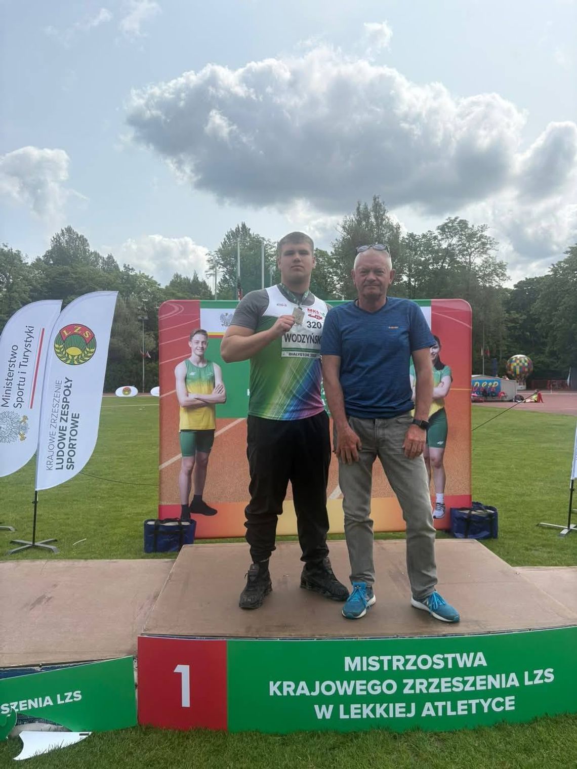 Worek medali płońskich lekkoatletów podczas mistrzostw Polski LZS