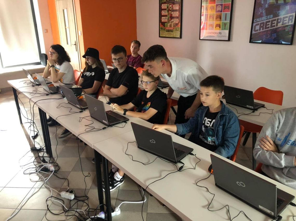 Wrzesień pod znakiem programowania i bezpieczeństwa w sieci, dzięki warsztatom dla dzieci i młodzieży "Koduj z Gigantami: Cyberbezpieczeństwo"