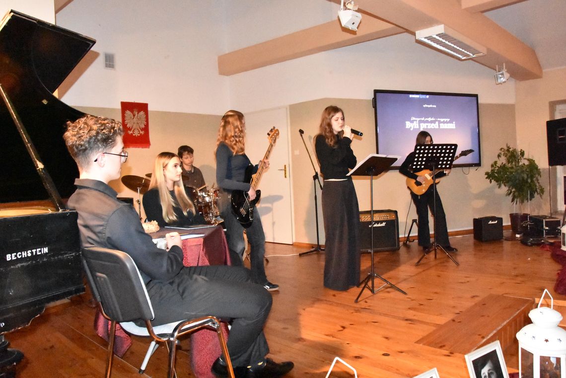 Wspomnienie zmarłych nauczycieli podczas Licealnych Zaduszek