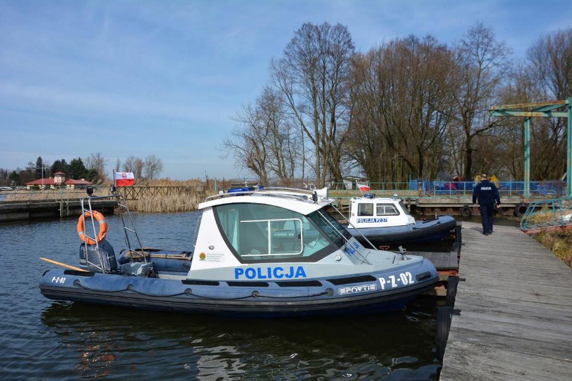 Wyciągał ryby i ludzi  z Narwi w Nowym Dworze. Gdyby nie policjant, zawody mogły się skończyć tragicznie