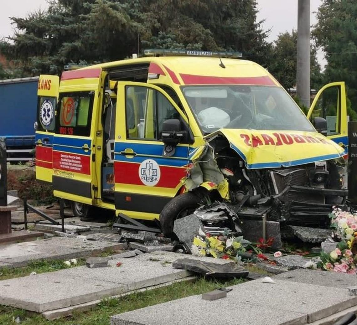 Wypadek karetki z płońskiego szpitala. Wyjazdy do pacjentów będą kontynuowane bez zmian