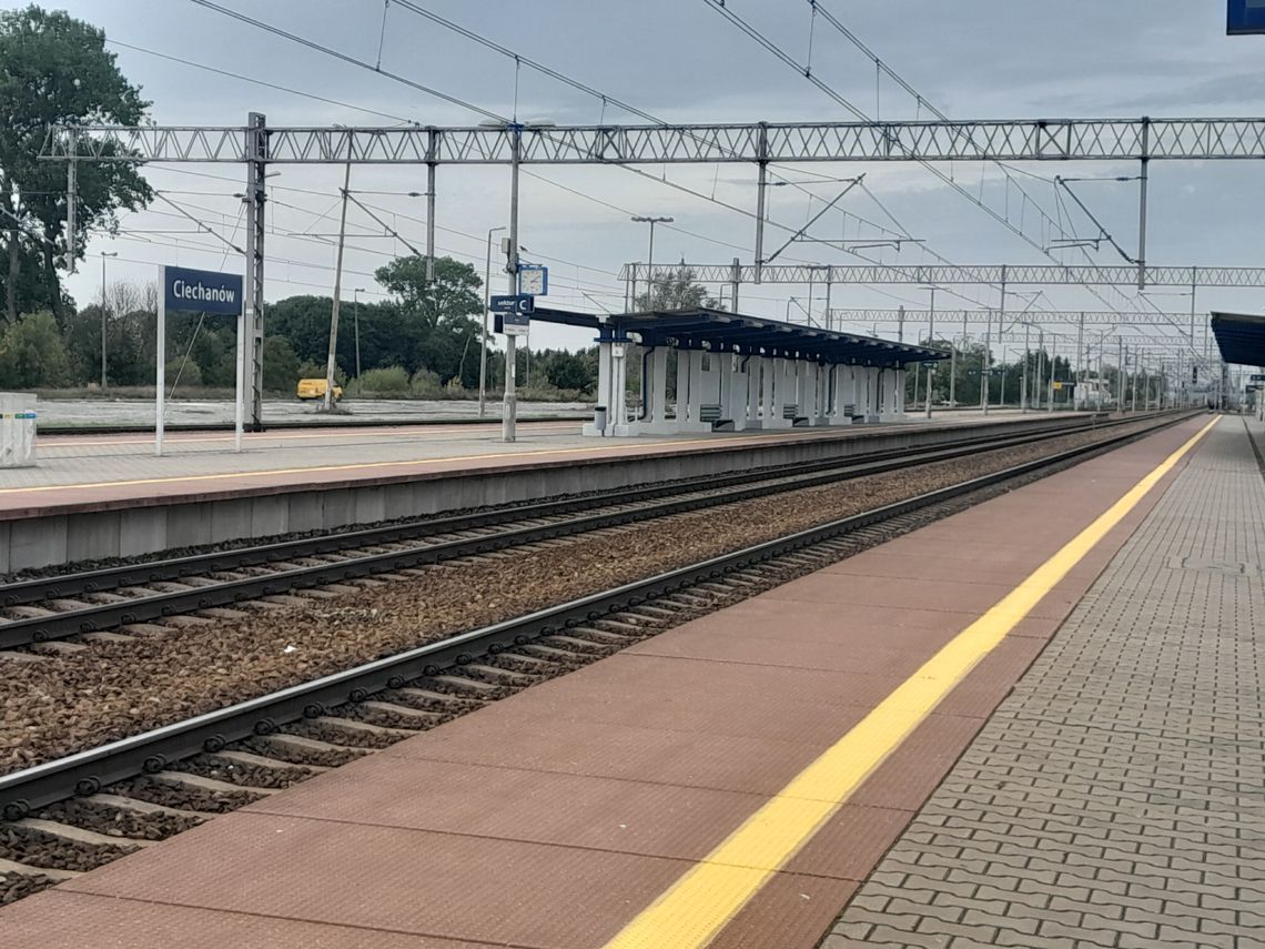 Wypadek kolejowy w Ciechanowie. Pociąg towarowy śmiertelnie potrącił kobietę