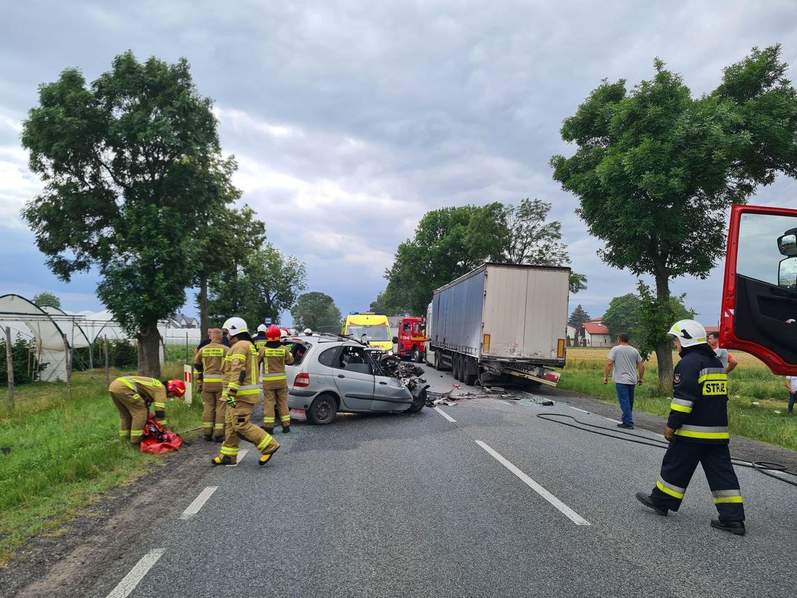 Wypadek na DK62. Nie żyje kierowca samochodu osobowego