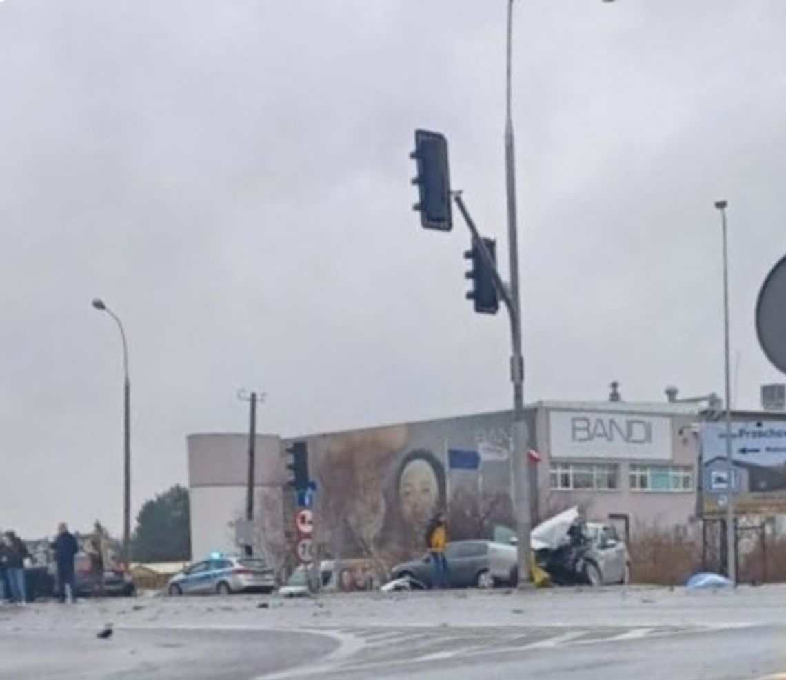 Wypadek na "siódemce" z udziałem 4 aut. Zablokowany pas ruchu na Gdańsk, spowolniony na Warszawę