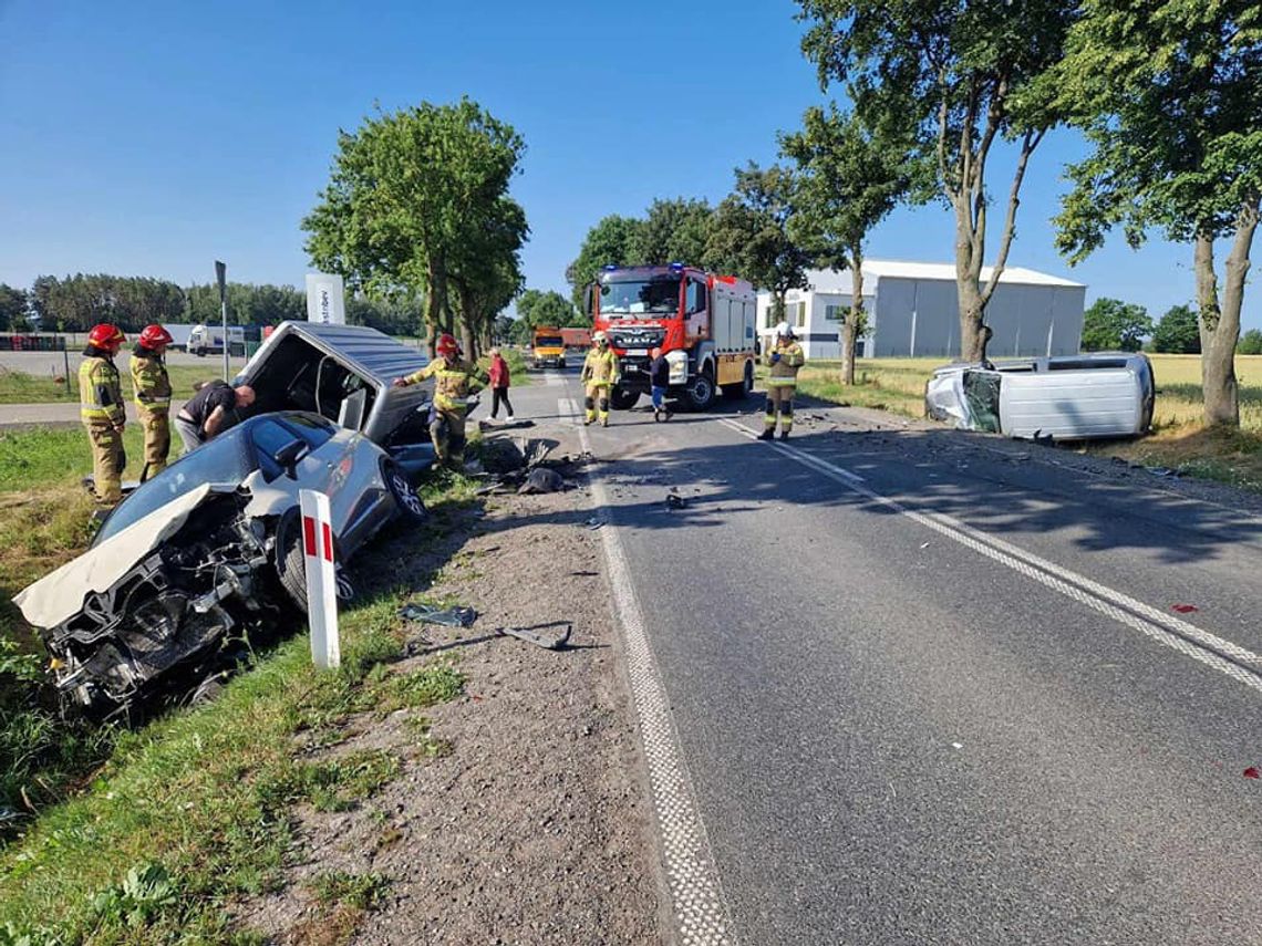 Wypadek pod Ciechanowem. Kobieta przewieziona do szpitala, droga zablokowana