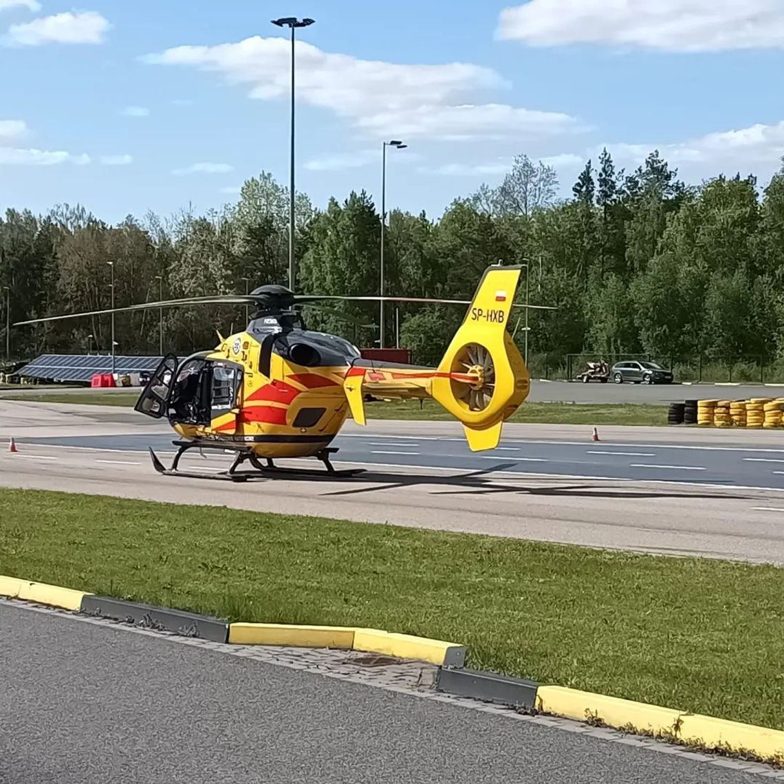 Wypadek z udziałem motocyklistki na torze wyścigowym w Modlinie. Na miejscu lądował śmigłowiec LPR