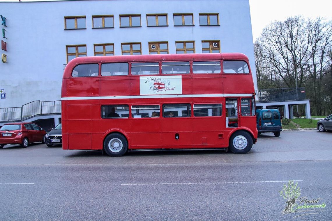 Z historią przez powiat, czyli wycieczka angielskim autobusem po powiecie ciechanowskim