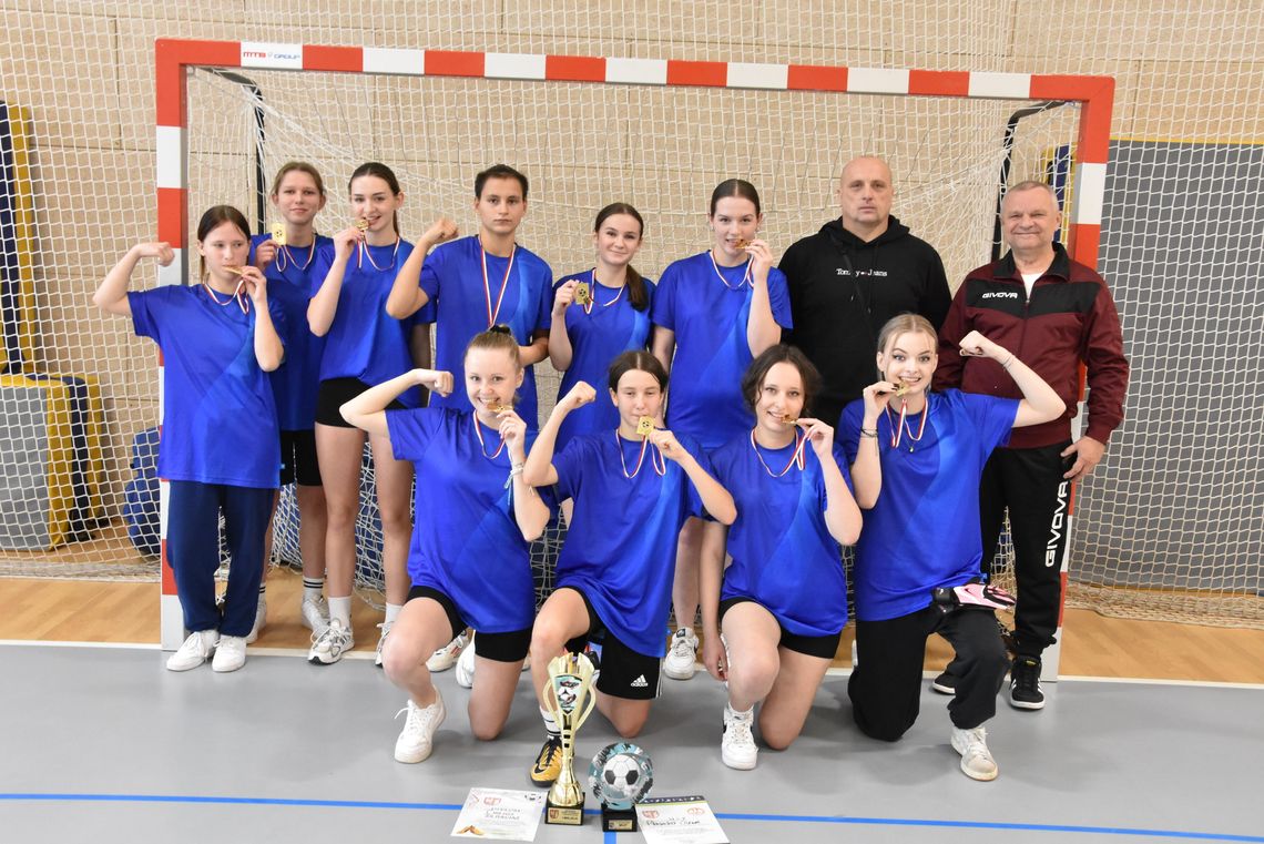 Zawodniczki Zespołu Szkół w Raciążu piłkarskimi mistrzyniami powiatu