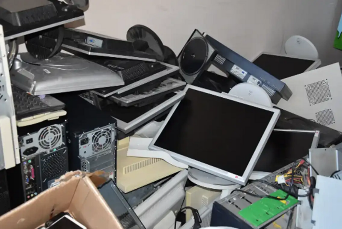 Zbiórka elektrośmieci w budynku SOSW w Płońsku