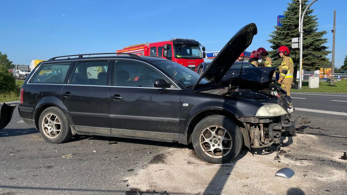 Zderzenie 6 pojazdów na DK 50. Ostatecznie 6 osób przewiezionych do szpitala