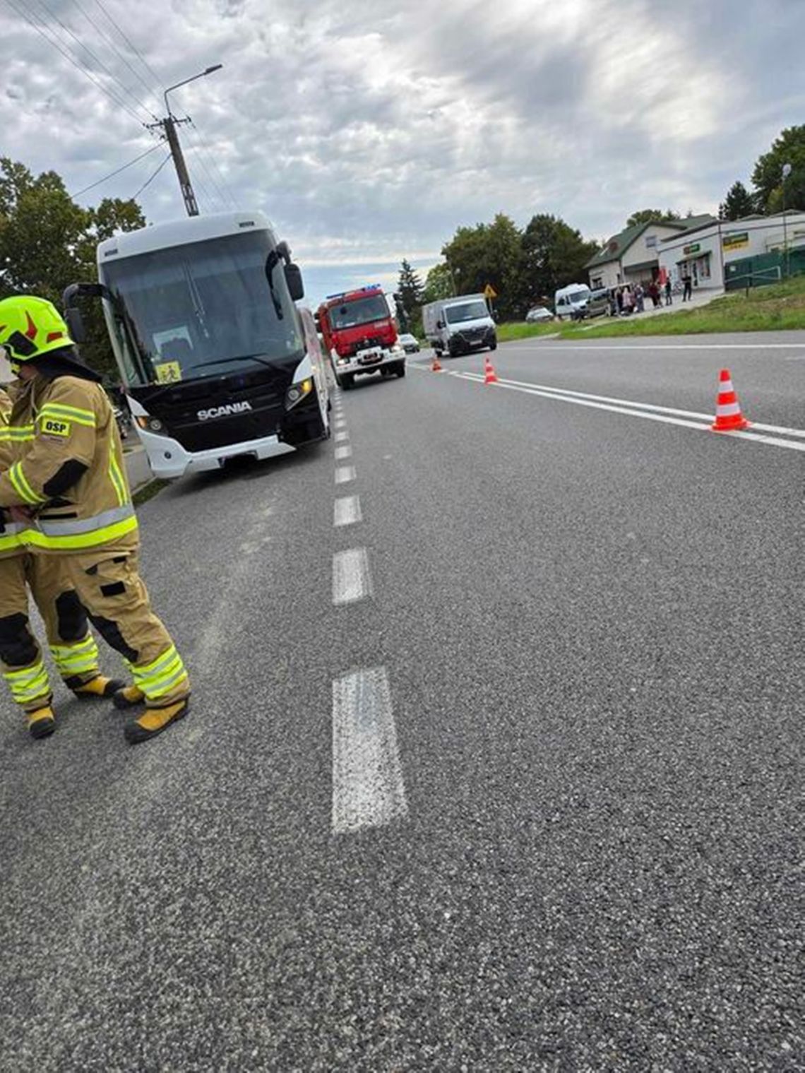 Zderzenie autobusu i busa na krajówce w Dzierzążni