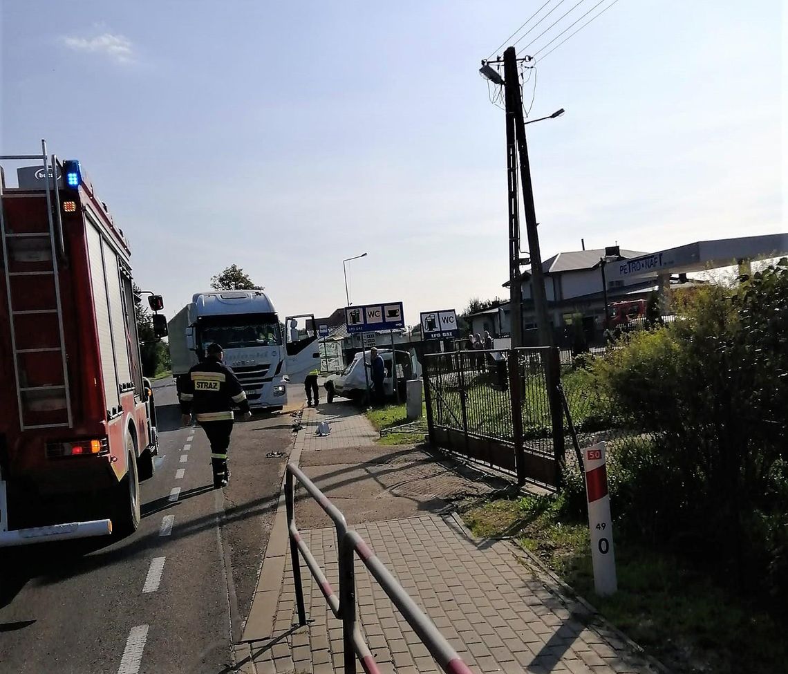 Zderzenie ciężarówki z osobówką w Nacpolsku. Jedna osoba poszkodowana 