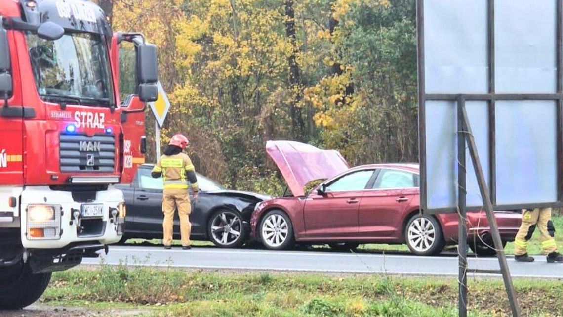 Zderzenie dwóch aut na drodze krajowej nr 50 w Kraszewie