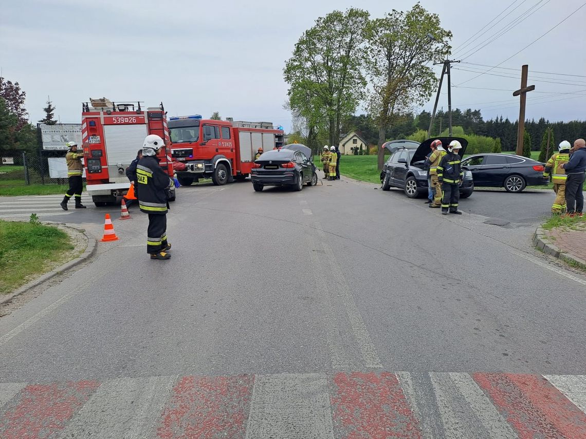 Zderzyły się trzy samochody pod Nasielskiem. Kierująca audi nie ustąpiła pierwszeństwa