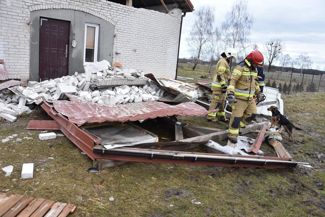 Zerwane dachy i powalone drzewa. Skutki wichury w powiecie płońskim