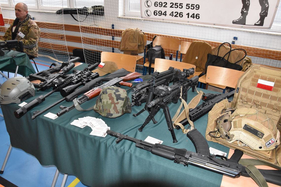 Zlot pasjonatów broni w Płońsku. Drugie takie spotkanie w historii Zlot pasjonatów broni w Płońsku. Drugie takie spotkanie w historii