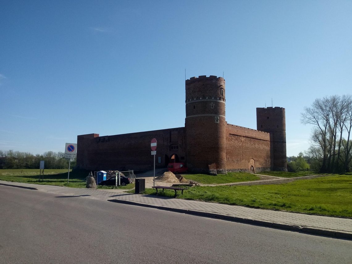 Zmienia się dziedziniec zamku w Ciechanowie