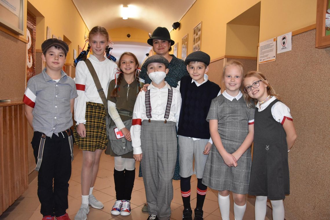 Żywa lekcja historii uczniów płońskiej jedynki