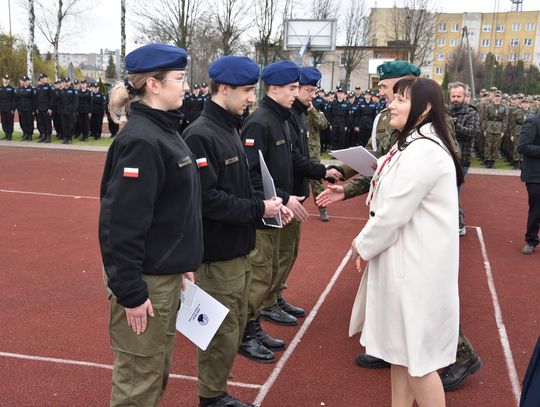 Wręczenie certyfikatów i aktów mianowania w ZS 1 w Płońsku