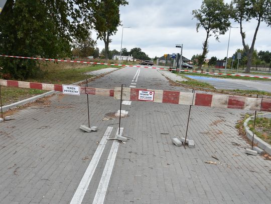 Właściciele grodzą zaporami, Miasto Płońsk je demontuje